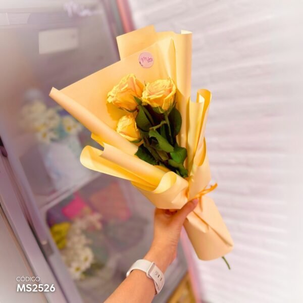Mini ramo de rosas amarillas