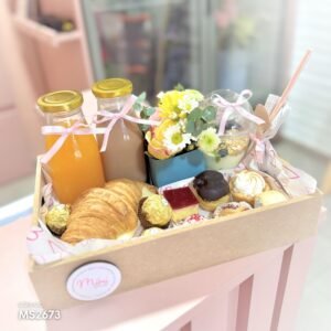 Canasta de Desayuno con Flores