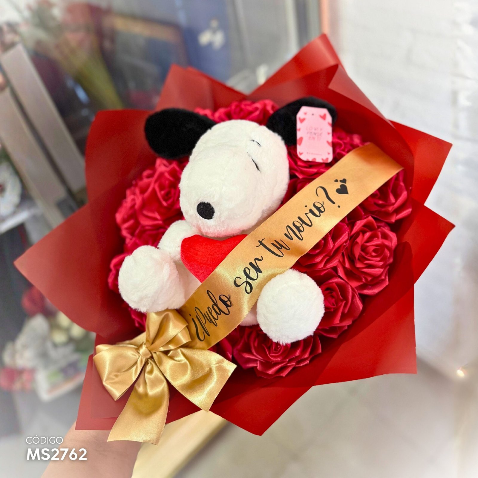 Ramo de Rosas Eternas con Peluche Snoopy