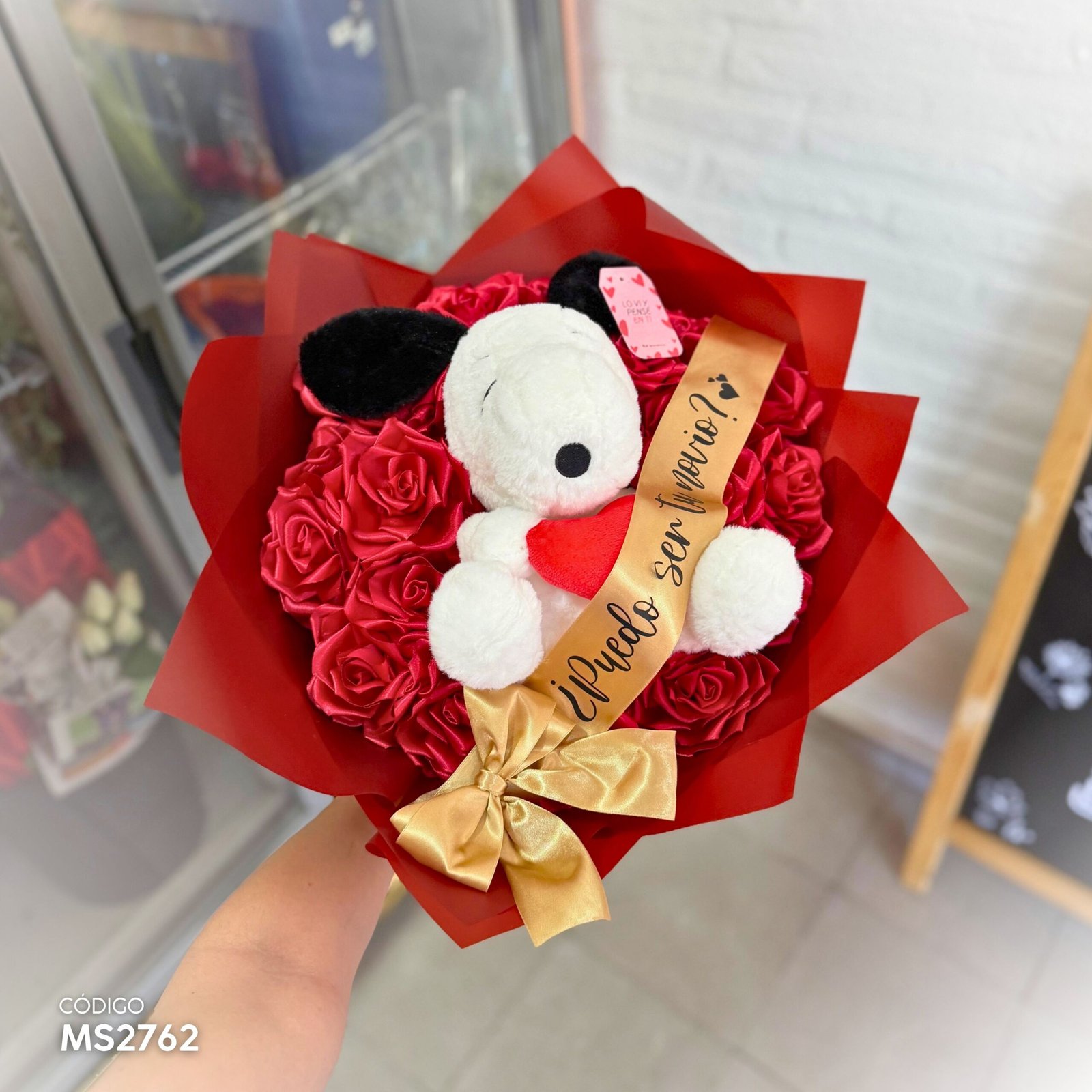 Ramo de Rosas Eternas con Peluche Snoopy - Image 2