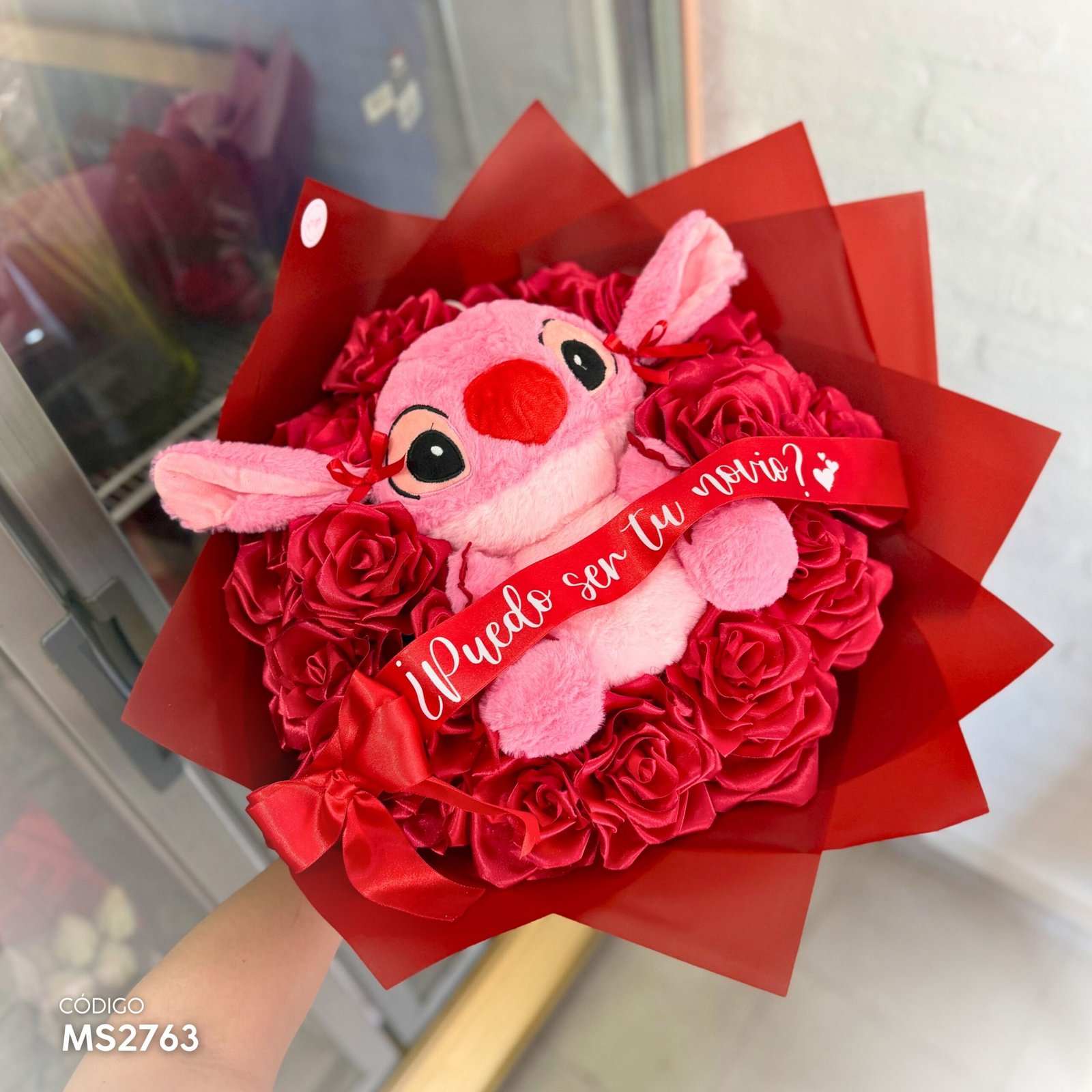 Ramo de Rosas Eternas con Peluche Angel - Image 2